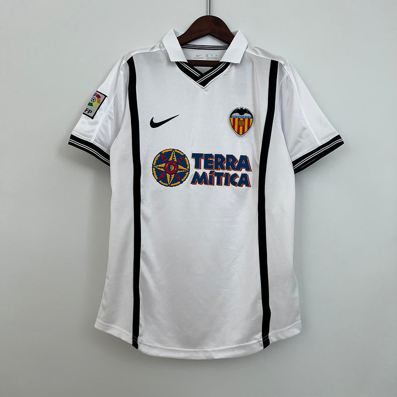 Exposición de camisetas del Valencia CF por la peña Ayora