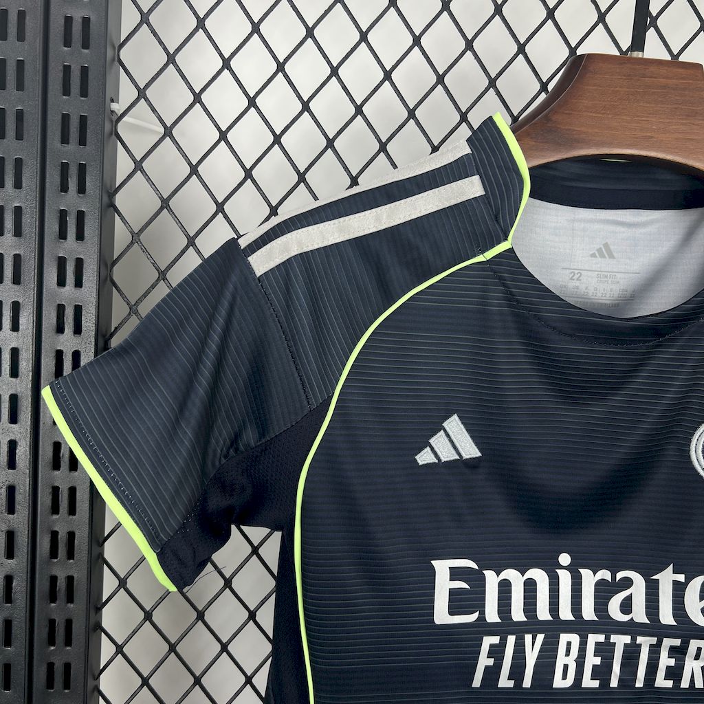 Conjunto Real Madrid 25/26 - Para niños Visitante
