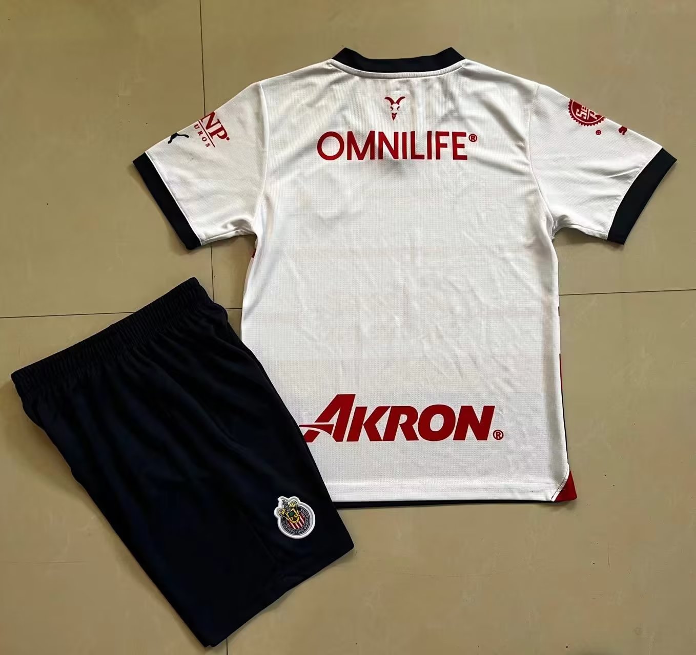 Conjunto Chivas Guadalajara 23/24 - Visita