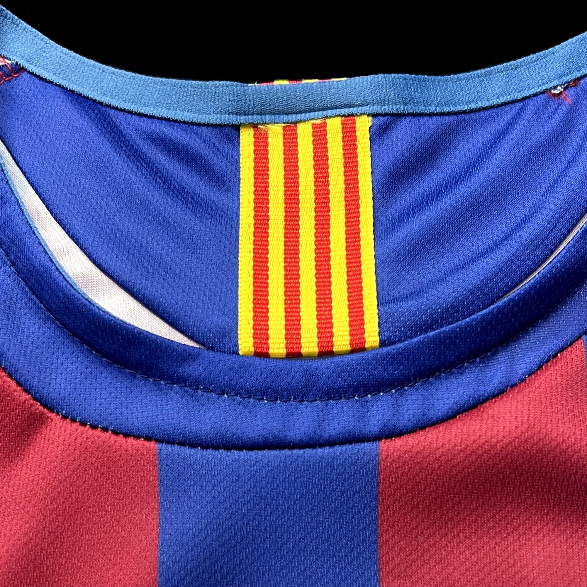 Conjunto FC Barcelona 05/06 - Local