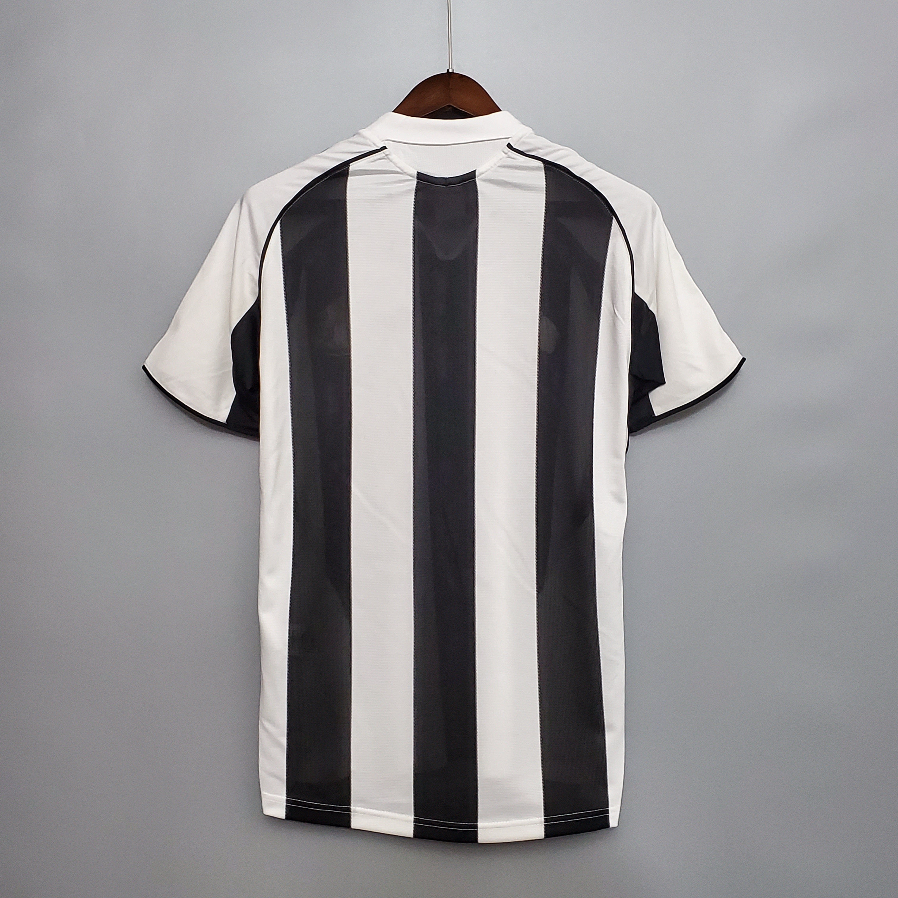 Camiseta Retro Newcastle 05/06