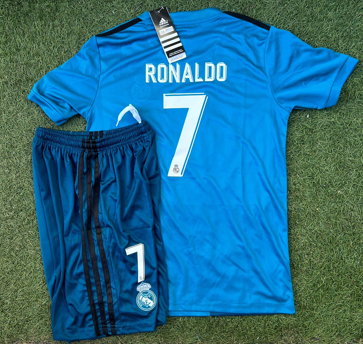 Conjunto Real Madrid 17/18 - Visitante