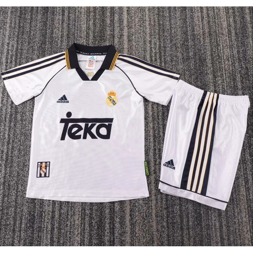 Conjunto Real Madrid 2001 para niños